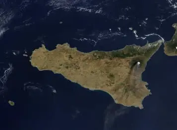 Etna ash cloud disrupts Malta flights for second day