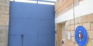 15enne italiano detenuto a Malta, il ministro dell’Interno Bedingfield: “Necessarie e proporzionate le misure di isolamento”