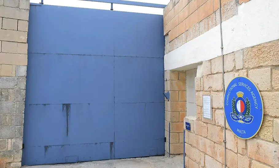15enne italiano detenuto a Malta, il ministro dell’Interno Bedingfield: “Necessarie e proporzionate le misure di isolamento”