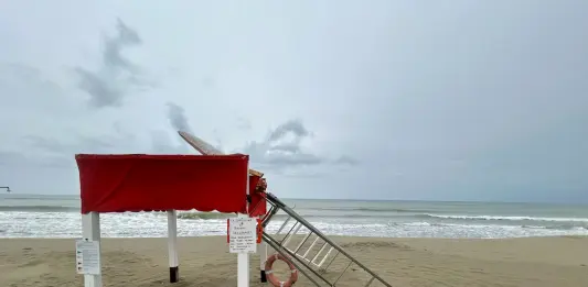 Ondata di maltempo al Centro-Nord: tromba d’aria in Toscana, evacuazioni in Lombardia / Video