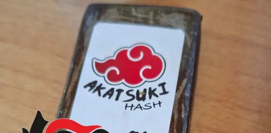Panetto di hashish con marchio tratto dal manga di Naruto, coppia arrestata nel Napoletano