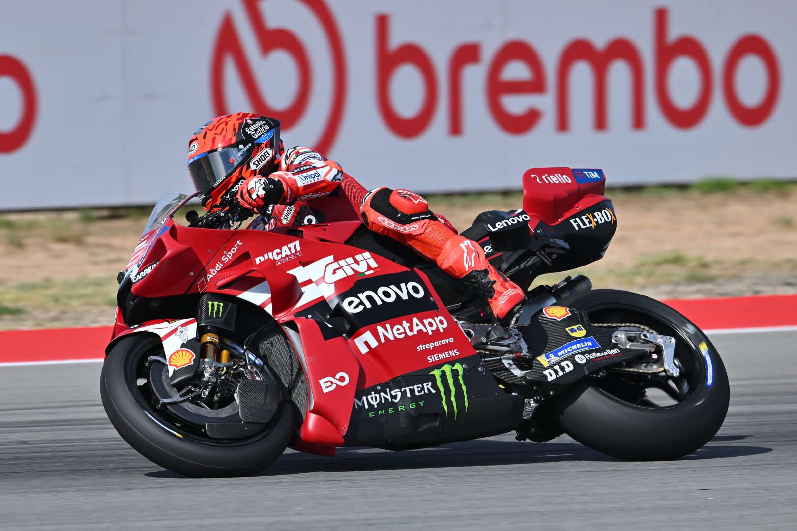 Marc Marquez vince la Sprint Race ad Aragon, Bezzecchi scatterà dalla pole in gara Marc Marquez vince la Sprint Race ad Aragon, Bezzecchi scatterà dalla pole in gara