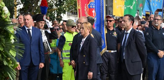 10 anni fa il sisma nel Centro Italia, Meloni ad Amatrice: “Sulla ricostruzione grande lavoro da fare, ma è ancora più grande l’impegno”