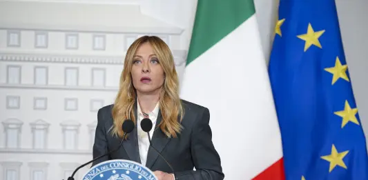 Riunione dei volenterosi, Meloni “Fermo sostegno all’Ucraina, favorire pace giusta e duratura”. Dall’Ue altri 6,1 miliardi a Kiev per la difesa aerea