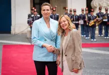 Meloni e la premier danese Frederiksen: “Non accettiamo un’immigrazione incontrollata verso l’Europa, servono i centri di rimpatrio”