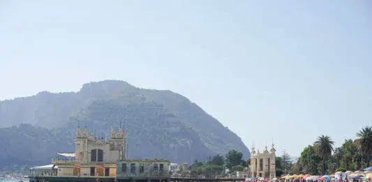 Palermo, nuova ordinanza sul divieto di balneazione lungo il litorale di Mondello. Ass. Ferrandelli “Stiamo agendo con responsabilità” / Video