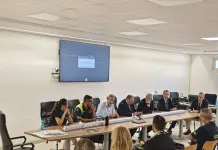 Terremoti ai Campi Flegrei, Musumeci a Pozzuoli per una riunione operativa. Fico “Stiamo intervenendo su tutte le criticità”