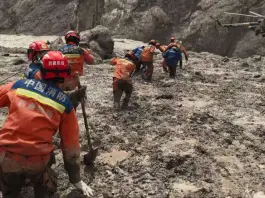 In Nepal cresce il bilancio delle vittime, nuova frana crea una diga naturale. Il Papa “Inviare gli aiuti necessari”