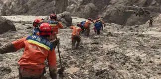 In Nepal cresce il bilancio delle vittime, nuova frana crea una diga naturale. Il Papa “Inviare gli aiuti necessari”