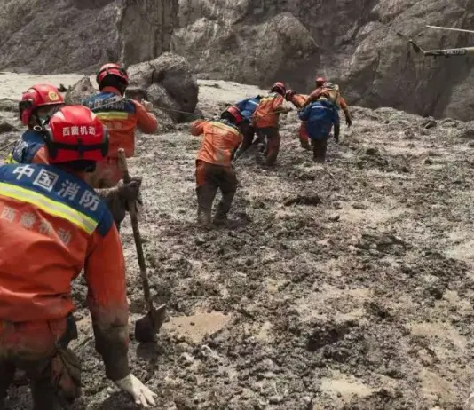 In Nepal cresce il bilancio delle vittime, nuova frana crea una diga naturale