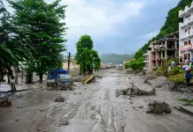 Alluvione in Nepal al confine col Tibet: cresce il bilancio dei morti, centinaia di dispersi. Tajani “Due italiani coinvolti, stanno bene” / Video