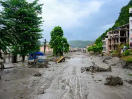 Alluvione in Nepal al confine col Tibet: cresce il bilancio dei morti, centinaia di dispersi. Tajani “Due italiani coinvolti, stanno bene” / Video