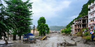 Devastante alluvione tra Nepal e Tibet, centinaia di dispersi. Tajani “Due italiani coinvolti, stanno bene” / Video