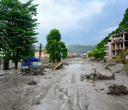 Alluvione in Nepal al confine col Tibet: cresce il bilancio dei morti, centinaia di dispersi. Tajani “Due italiani coinvolti, stanno bene” / Video