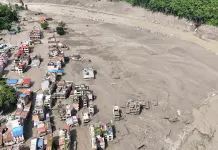 Alluvione in Nepal al confine col Tibet, sale ad almeno 270 il bilancio dei morti
