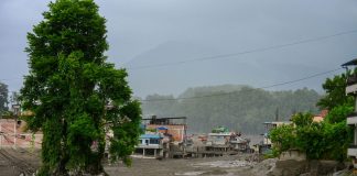 Alluvione in Nepal al confine col Tibet, cresce a 469 il bilancio delle vittime. Farnesina “Tre italiani irreperibili” / Video