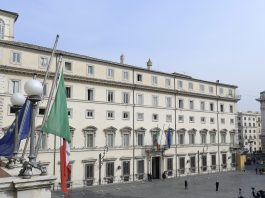 Il governo proroga lo sconto sulle accise per il gasolio fino al 5 settembre. Approvato il decreto per la continuità degli impianti ex Ilva