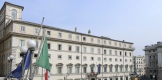 Il governo proroga lo sconto sulle accise per il gasolio fino al 5 settembre. Approvato il decreto per la continuità degli impianti ex Ilva