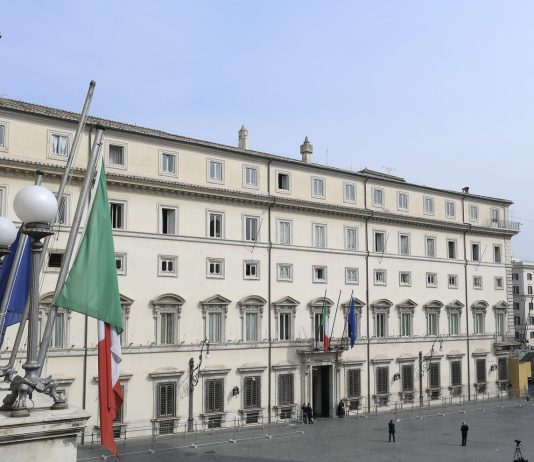Il governo proroga lo sconto sulle accise per il gasolio fino al 5 settembre. Approvato il decreto per la continuità degli impianti ex Ilva