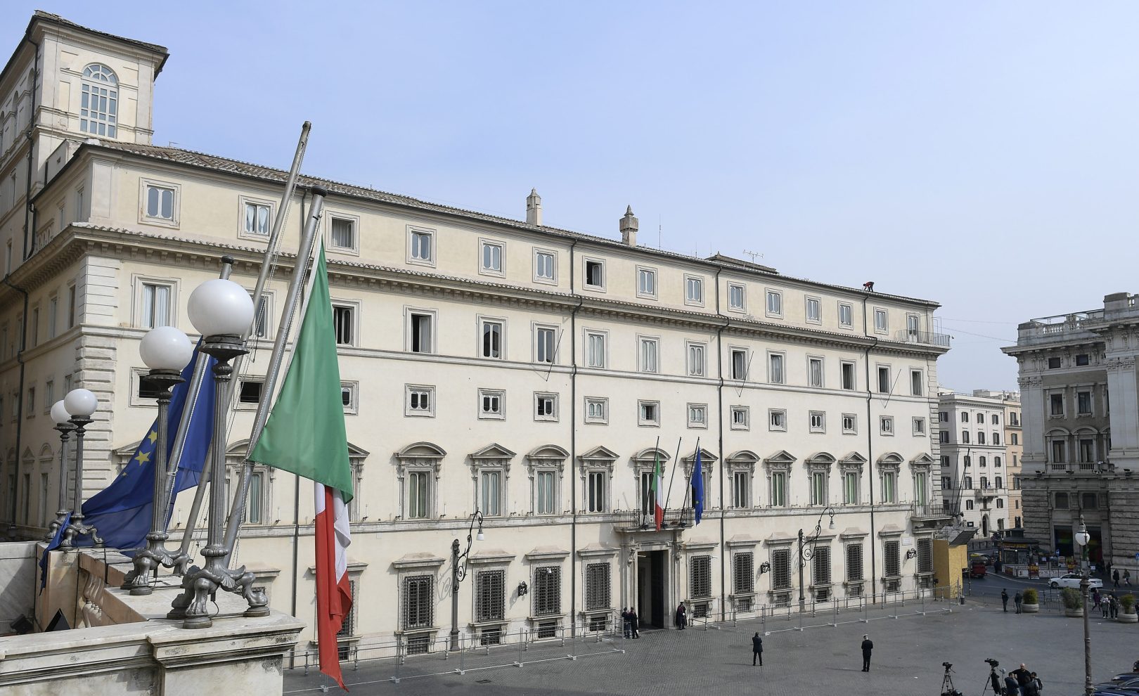 Il governo proroga lo sconto sulle accise per il gasolio fino al 5 settembre. Approvato il decreto per la continuità degli impianti ex Ilva Il governo proroga lo sconto sulle accise per il gasolio fino al 5 settembre. Approvato il decreto per la continuità degli impianti ex Ilva