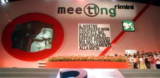 Papi e Meeting, dalla storica visita di Giovanni Paolo II all’atteso arrivo di Leone XIV