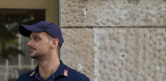 Torna a rapinare la stessa farmacia a distanza di 24 ore, fermato un 59enne a Roma