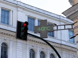 Caldo record, oggi nuovo picco dell’estate: bollino rosso in 25 città