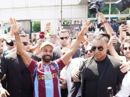 Salah arrives in Istanbul, set to sign two-year deal with Trabzonspor