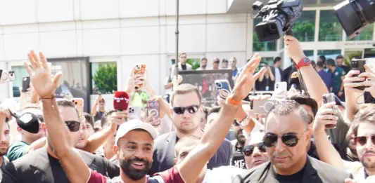 Salah arrives in Istanbul, set to sign two-year deal with Trabzonspor