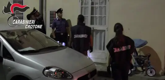 Smantellato giro di prostituzione tra Isola Capo Rizzuto e Crotone, 6 arresti / Video