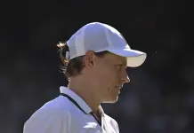 Jannik Sinner rinuncia agli Us Open: “Ho bisogno di più tempo per riprendermi dal problema al ginocchio”