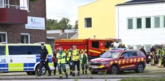 Uomo armato di spada entra in una scuola in Svezia, diversi feriti