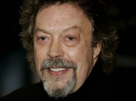 E’ morto Tim Curry, l’attore celebre per “The Rocky Horror Picture Show” e “It” aveva 80 anni