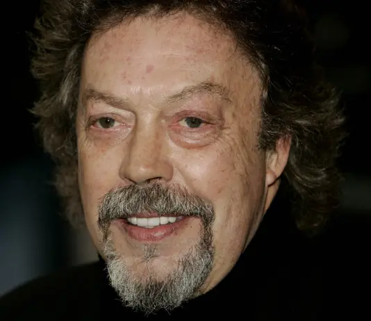 E’ morto Tim Curry, l’attore celebre per “The Rocky Horror Picture Show” e “It” aveva 80 anni