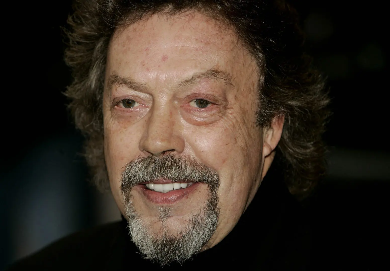 E’ morto Tim Curry, l’attore celebre per “The Rocky Horror Picture Show” e “It” aveva 80 anni