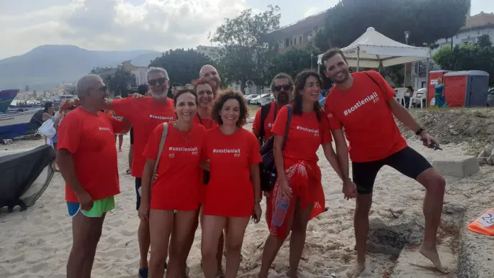Traversata dello Stretto in foto il primo a destra Federico Bertolucci (1)
