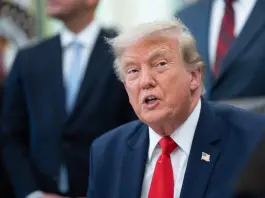 Trump “Lo stretto di Hormuz riaprirà molto presto, altrimenti l’Iran sarà colpito duramente”