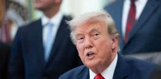 Trump “Lo stretto di Hormuz riaprirà molto presto, altrimenti l’Iran sarà colpito duramente”