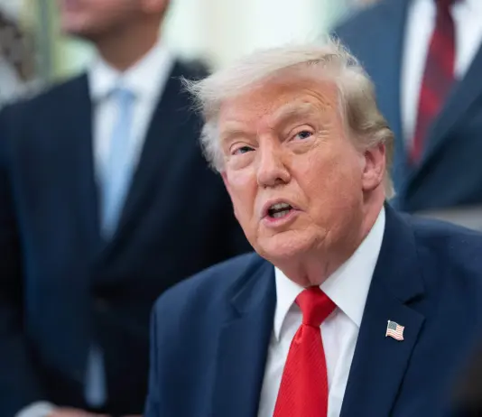 Trump “Lo stretto di Hormuz riaprirà molto presto, altrimenti l’Iran sarà colpito duramente”