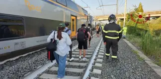 Treno investe due mucche sui binari della Roma-Firenze e deraglia vicino Montelibretti, nessun ferito