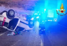 Auto si ribalta nel Ragusano, in ospedale una donna e i suoi tre figli