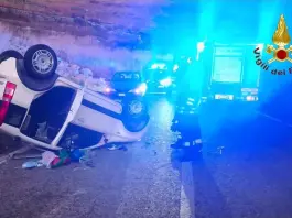 Auto si ribalta nel Ragusano, in ospedale una donna e i suoi tre figli