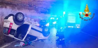 Auto si ribalta nel Ragusano, in ospedale una donna e i suoi tre figli
