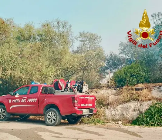 Emergenza incendi, da venerdì oltre 800 interventi dei Vigili del Fuoco. Allerta rossa in tutte le province della Sicilia eccetto Trapani