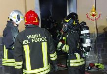 Incendio nel piano interrato di una palazzina nel Bolognese, edificio evacuato