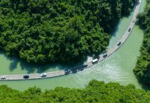 Cina: boom di turisti a Xuan’en durante le vacanze estive (3)