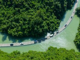 Cina: boom di turisti a Xuan’en durante le vacanze estive (3)
