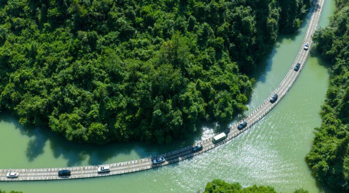 Cina: boom di turisti a Xuan’en durante le vacanze estive (3)