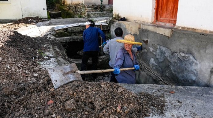 Cina: nel Gansu interventi di ripristino dopo le forti piogge (2)