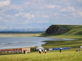 Cina: il “Lago di latte” affascina i turisti nella Mongolia Interna (1)